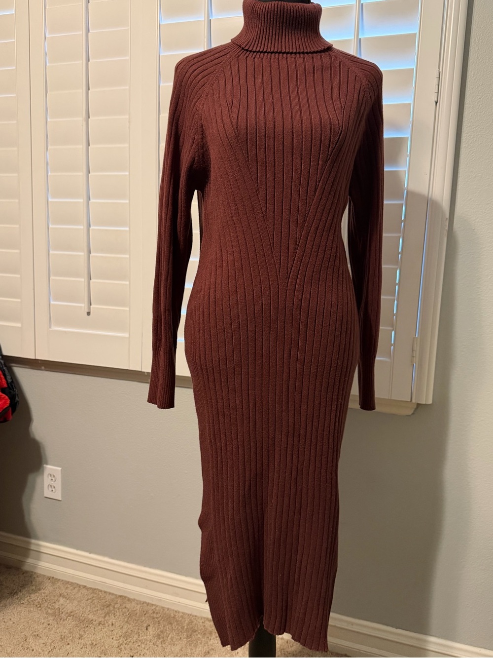 Bluivy Ribbed Turtleneck Maxi Dress in Deep Maroon